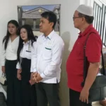 Richard William dari Firma Hukum Richard William and Partner sedang memberikan wawancara terkait potensi kesalahan ketik dalam putusan pengadilan yang dapat membatalkan putusan.